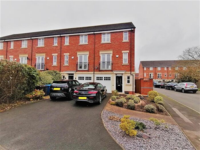 3 Bedroom End Of Terrace House To Rent In Angelica Close, Littleover, Derby, DE23