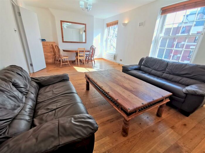 3 Bedroom Flat To Rent In Bonnington House, Killick Street, London, N1