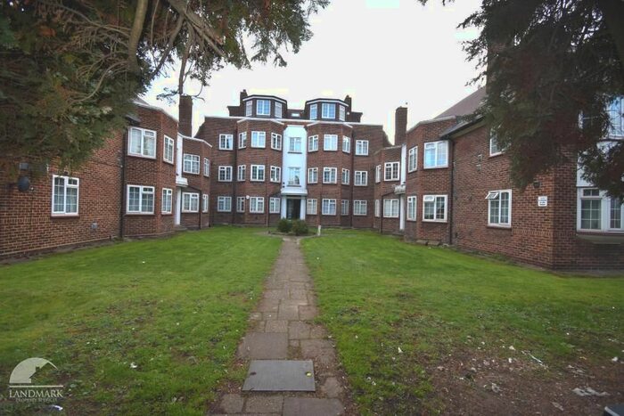 2 Bedroom Flat To Rent In Vicarage Farm Road, Hounslow TW3