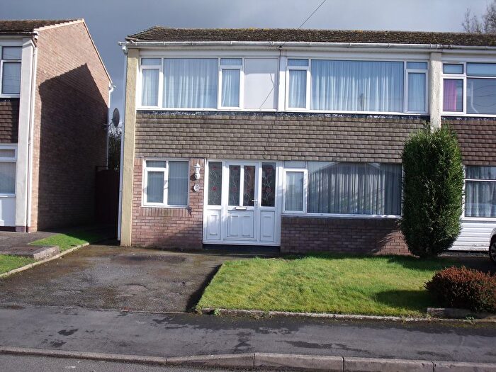 3 Bedroom Semi-Detached House For Sale In Delves Crescent, Atherstone, CV9