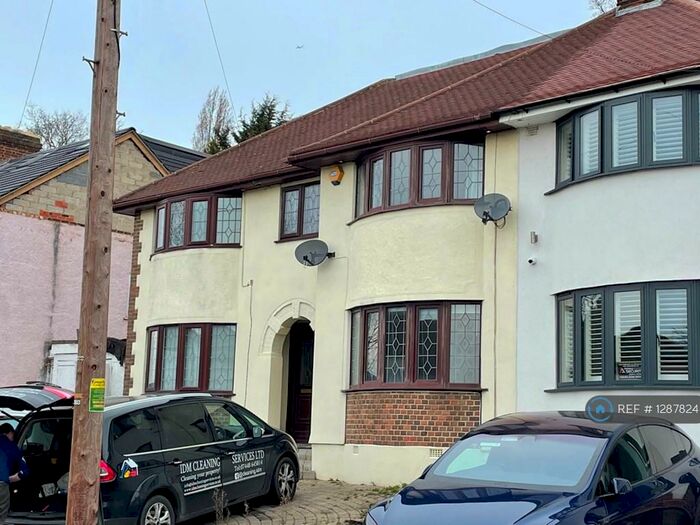 5 Bedroom Semi-Detached House To Rent In The Shrubberies, Chigwell, IG7