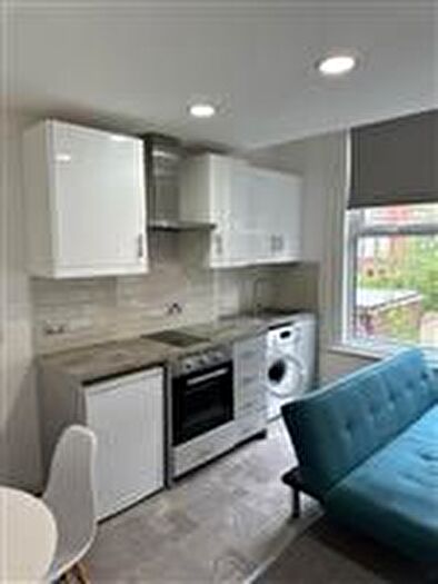 1 Bedroom Flat To Rent In Flat, Kelso Road, LS2