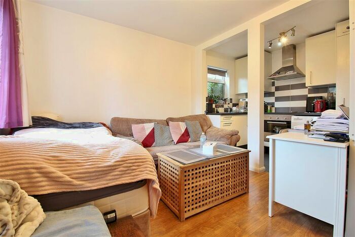 1 Bedroom Property To Rent In Heather Close, Isleworth, TW7