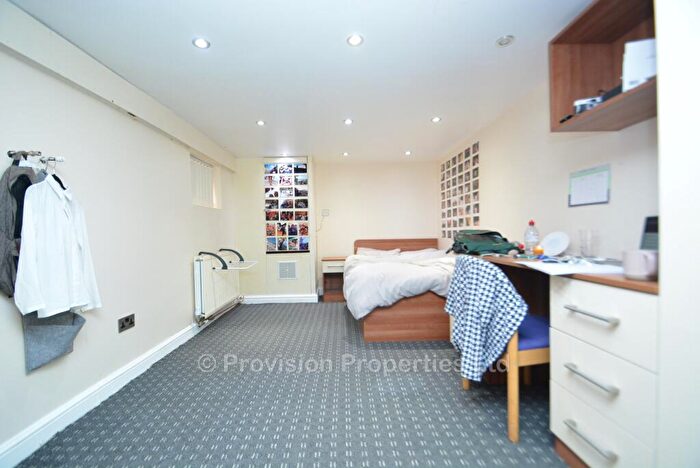 10 Bedroom Terraced House To Rent In Kirkstall Lane, Headingley, Leeds, LS6