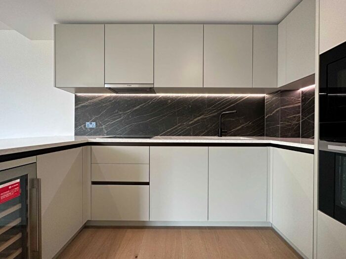 2 Bedroom Flat For Sale In Parrs Way, Brook Green, W6