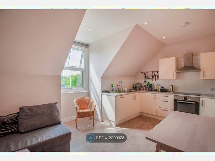 2 Bedroom Flat To Rent In Woodbridge Road, Guildford, GU1