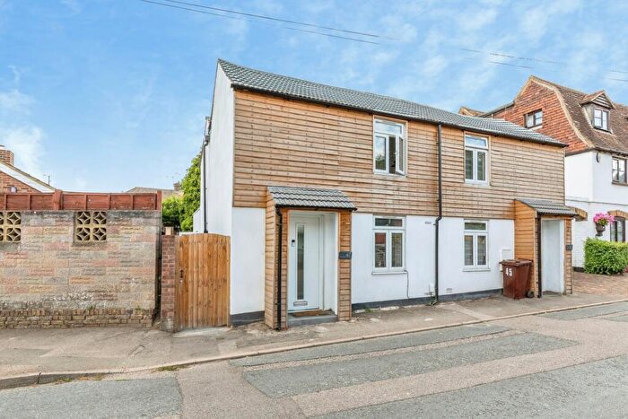 3 Bedroom Semi-Detached House For Sale In Cooling Road, Rochester, Kent, ME2