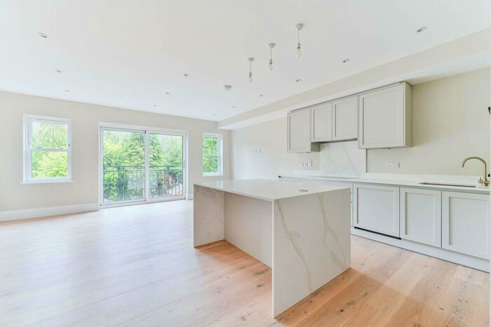 5 Bedroom House To Rent In Fir Hollow Gardens, Croydon, Kenley, CR8