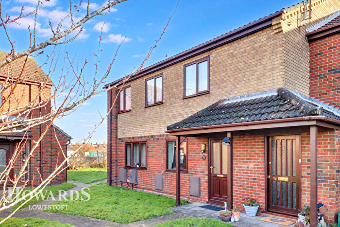 2 Bedroom Flat For Sale In St Margarets Road, Lowestoft, NR32