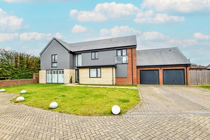 4 Bedroom Detached House For Sale In Church Road, Totternhoe, LU6
