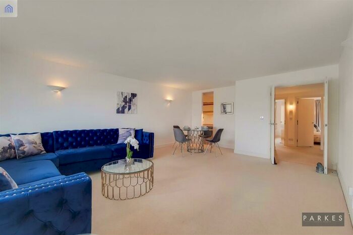 2 Bedroom Apartment To Rent In Westferry Road, Canary Wharf, London, E14