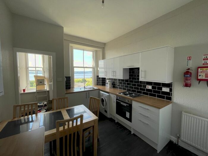 3 Bedroom Flat To Rent In Perth Road, Dundee, DD2