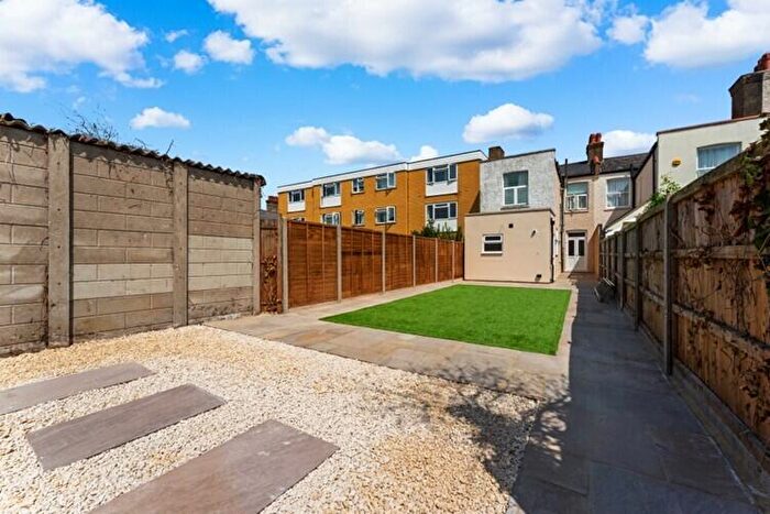 2 Bedroom Apartment To Rent In Graham Road, Mitcham, CR4