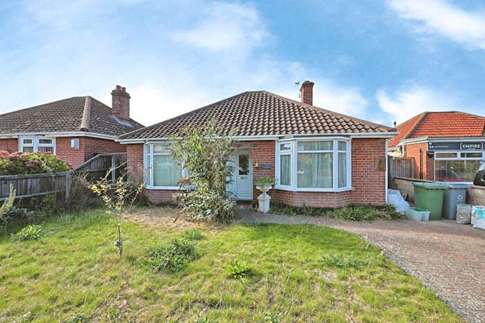 2 Bedroom Detached Bungalow For Sale In Reepham Road, Norwich, NR6