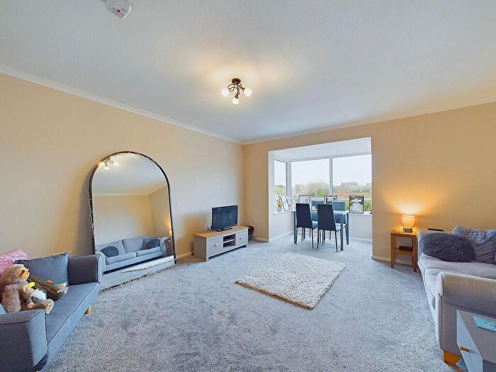 2 Bedroom Apartment To Rent In Hawthorn Gardens, Worthing, BN14