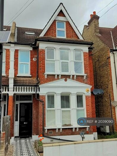 1 Bedroom Flat To Rent In Holmesdale Road, London, SE25