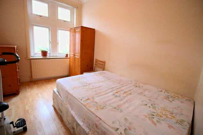 2 Bedroom Terraced House To Rent In Chiswick High Road, London W4