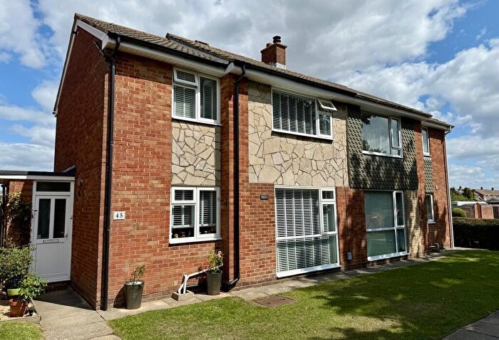 3 Bedroom Semi-Detached House For Sale In The Drive, Peel Common, Gosport, PO13