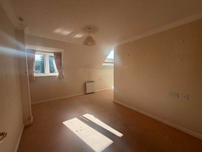 2 Bedroom Flat To Rent In Beech Street, Bingley, West Yorkshire, BD16