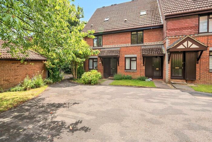 2 Bedroom Maisonette To Rent In Tintagel Way, Woking, Surrey, GU22