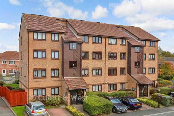 2 Bedroom Flat For Sale In Hardcastle Close, Croydon, Surrey, CR0