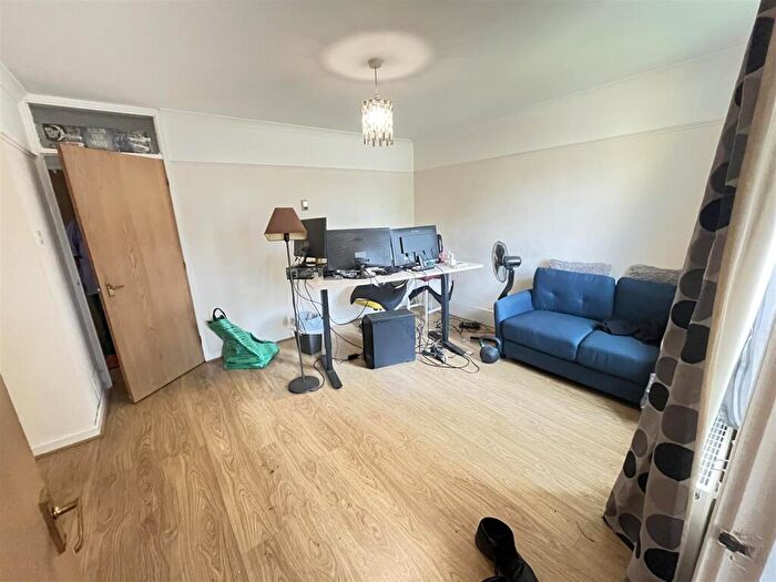 1 Bedroom Maisonette To Rent In Shackleton Way, Woodley, Reading, RG5