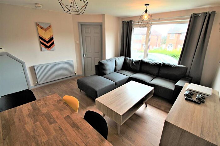 4 Bedroom Semi-Detached House To Rent In Kirkstall Hill, Burley, Leeds, LS4