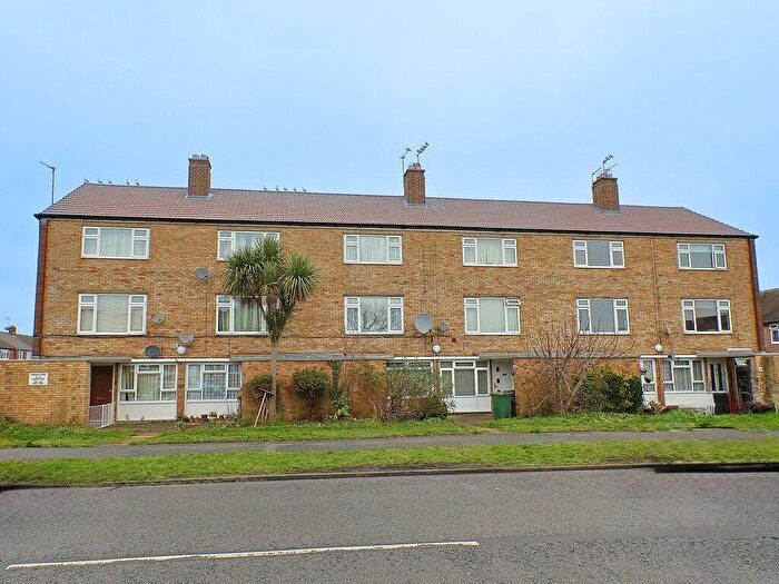 2 Bedroom Maisonette For Sale In Russells Ride, Cheshunt, Hertfordshire, EN8