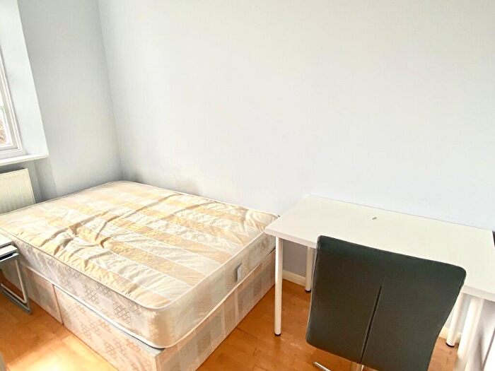 2 Bedroom Flat To Rent In Oakley Square, London, NW1