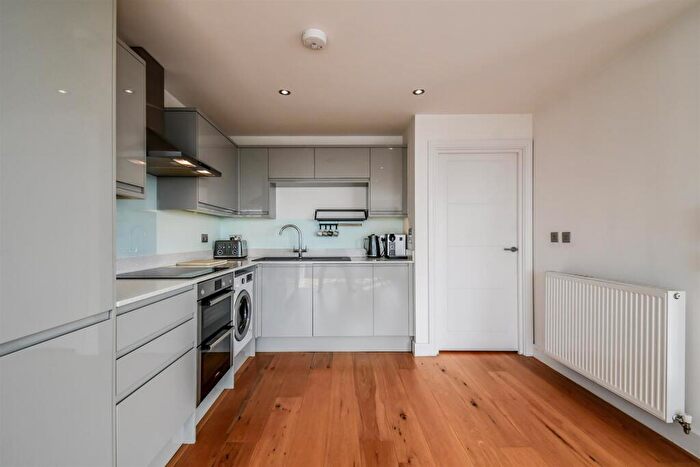 2 Bedroom Apartment To Rent In The Ridgeway, Chalkwell, Westcliff-on-Sea, SS0
