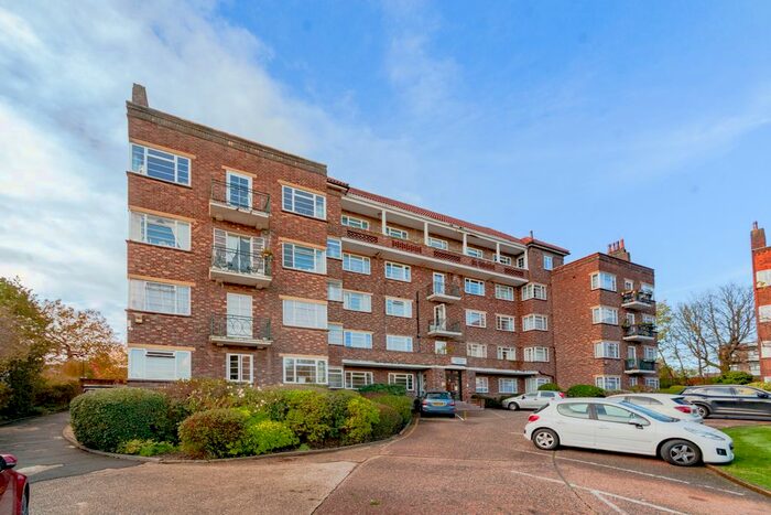 3 Bedroom Flat To Rent In Mulberry Close, London, NW4