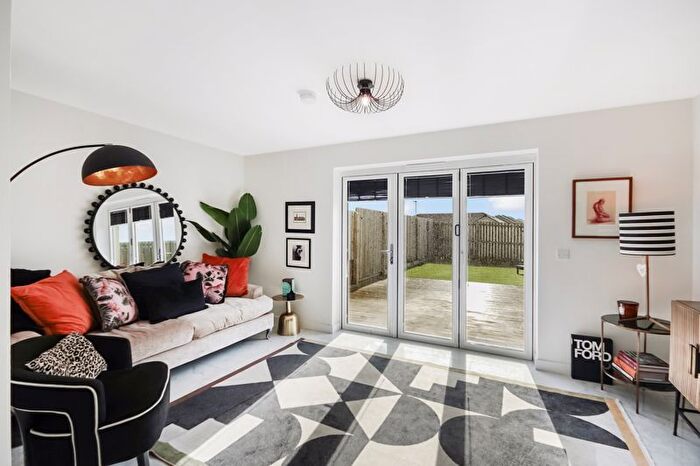 4 Bedroom Semi Detached House For Sale In Catbells Drive, Jackton, G75