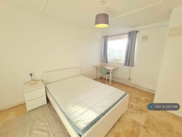 2 Bedroom Flat To Rent In Weir Road, London, SW12