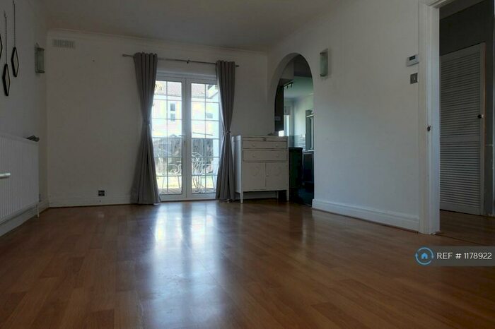 2 Bedroom End Of Terrace House To Rent In Gladwell Road, Bromley, BR1