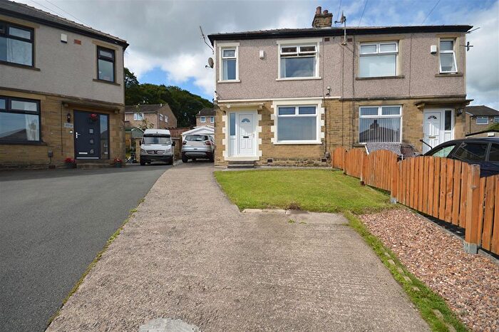 3 Bedroom Semi-Detached House To Rent In Thoresby Grove, Bradford, BD7