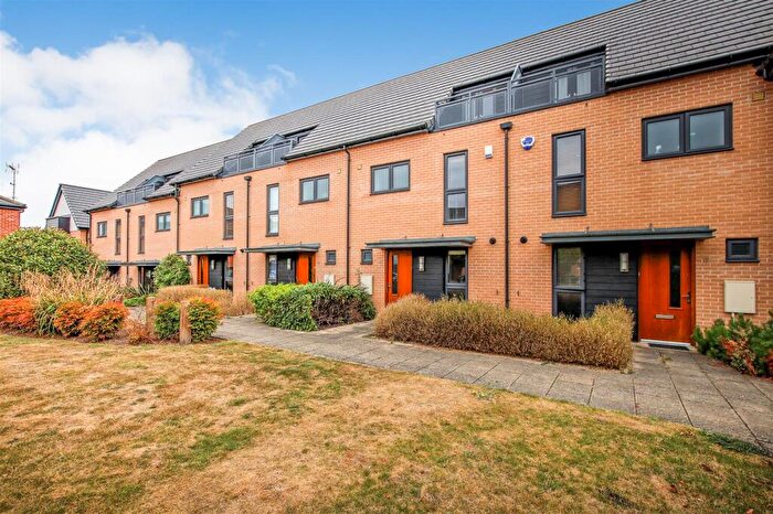 3 Bedroom Town House To Rent In Neath Farm Court, Cambridge, CB1