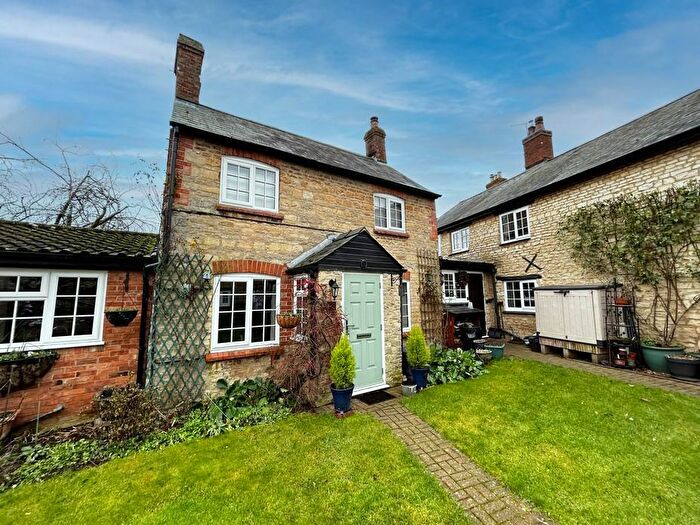 2 Bedroom Cottage To Rent In High Street, Stoke Goldington, MK16