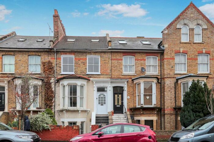 2 Bedroom Flat To Rent In Sandringham Road, Dalston, E8