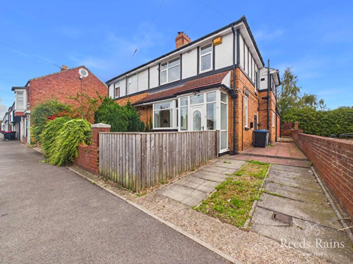 4 Bedroom Semi-Detached House For Sale In Marshall Terrace, Gilesgate, Durham, DH1