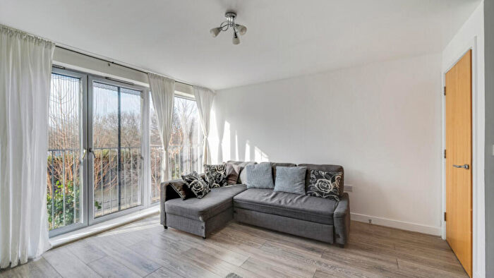 1 Bedroom Flat For Sale In Highbridge Road, Barking, IG11