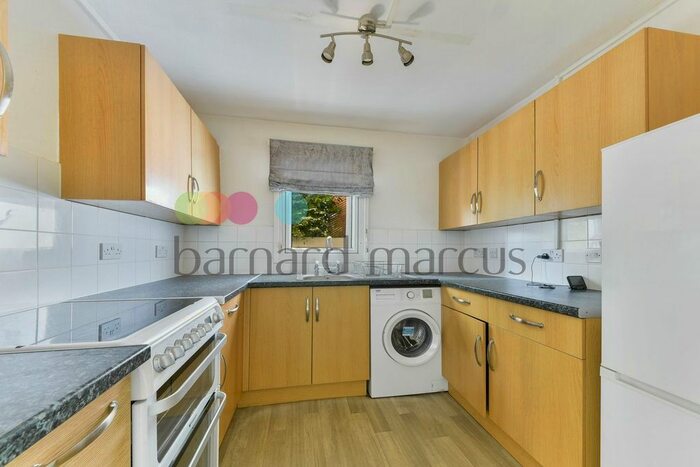 1 Bedroom Flat To Rent In Pennington Manor, Vicarage Road, Southborough, Tunbridge Wells, TN4