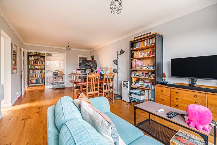 1 Bedroom Flat For Sale In Southcote Road, Reading, Berkshire, RG30