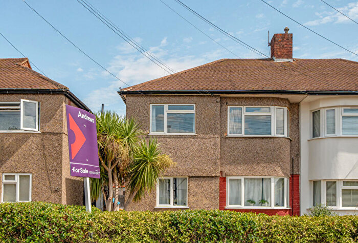 2 Bedroom Maisonette For Sale In Wrythe Lane, Carshalton, SM5