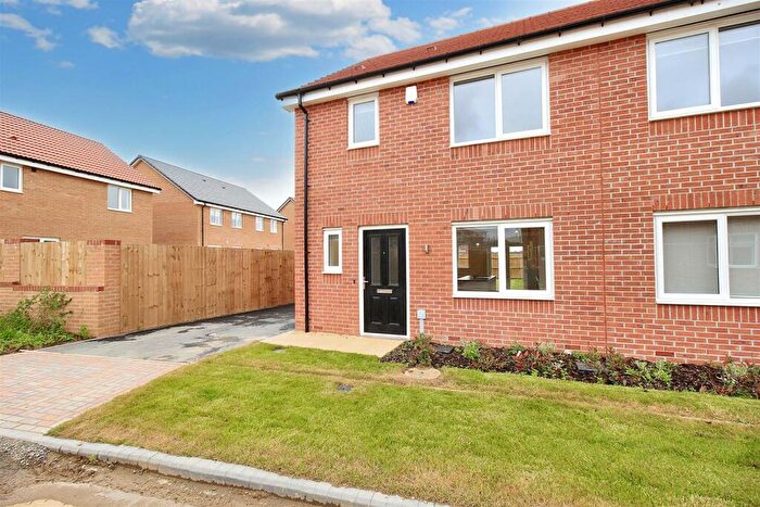 3 Bedroom Semi-Detached House To Rent In Bridges Close, Ferriby Fields, DN33