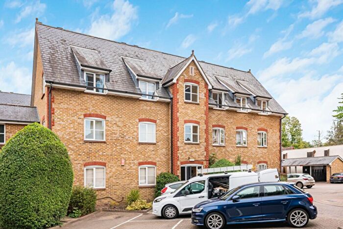 2 Bedroom Flat For Sale In North Road, Hertford, SG14