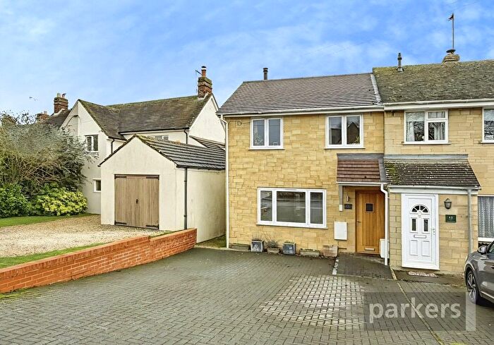 3 Bedroom End Of Terrace House For Sale In Bushey Row, Bampton, Oxfordshire, OX18