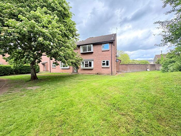 2 Bedroom Flat To Rent In Leigh Gardens, Wimborne, BH21