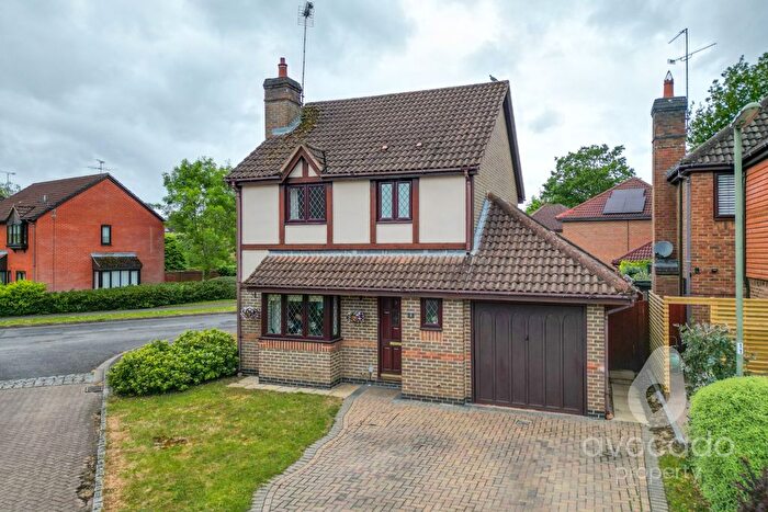 3 Bedroom Detached House For Sale In Theobalds Way, Frimley, Camberley, Surrey, GU16