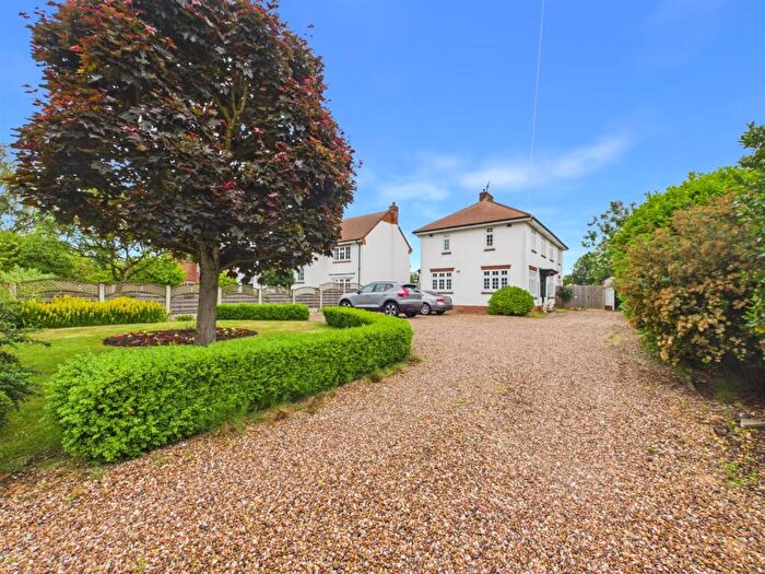 4 Bedroom Detached House For Sale In Main Road, Hundleby, PE23