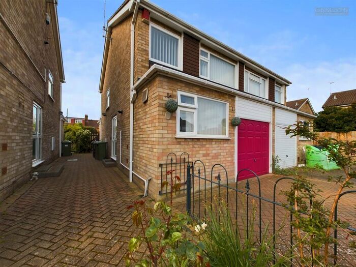 3 Bedroom Property To Rent In St. Marys Close, Peterborough, PE1